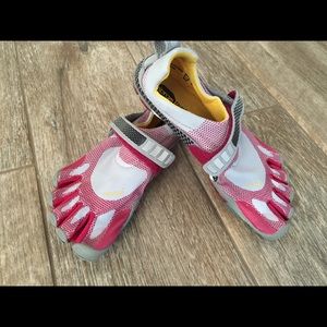 Vibram Five Fingers Running Shoe - Size 37 (sz 7)